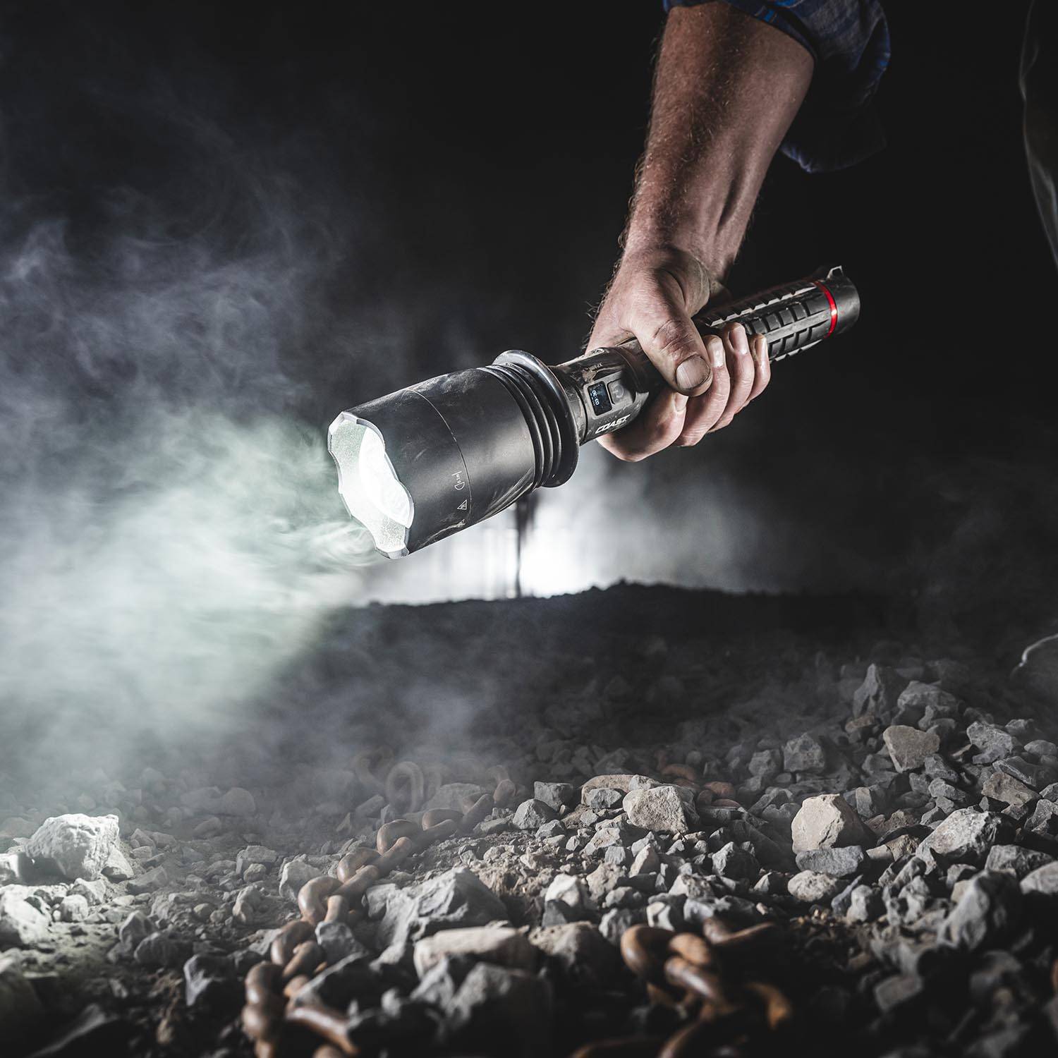 coast 440 lumen waterproof rechargeable flashlight kit Polysteel 400 Pure Beam Focusing LED with Twist Focus and Stainless Steel Core , Black Tools & Home Improvement Featuring a Pro Coast Cutlery 270676 440 Lumens