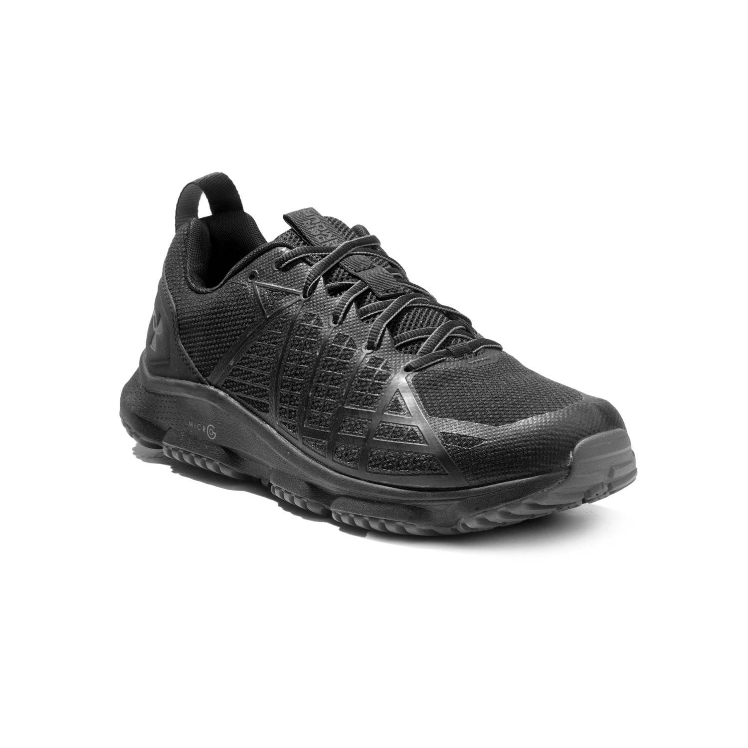 UNDER ARMOUR MG STRIKEFAST ATHLETIC SHOES